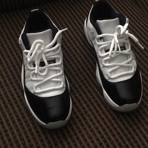 Jordan Concord 11’s size 8.5